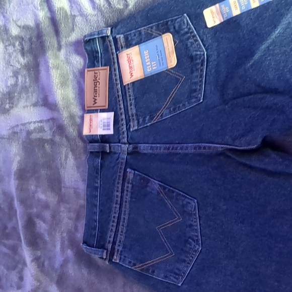 Wrangler Rugged Wear jeans - Picture 2 of 3